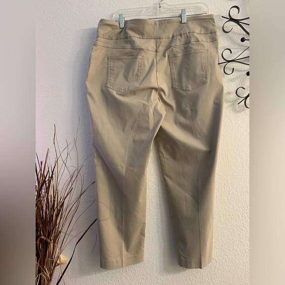 NWOT RUBY RD. Beige Pull-On Stretch Slimming Waistband Ankle Pants size 16 - Picture 2 of 3
